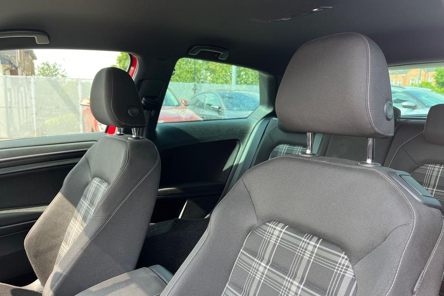 Volkswagen Golf Photo autoimg-f4bf111d358fb3eb49347d6f5897c0be21fa03f2.jpg