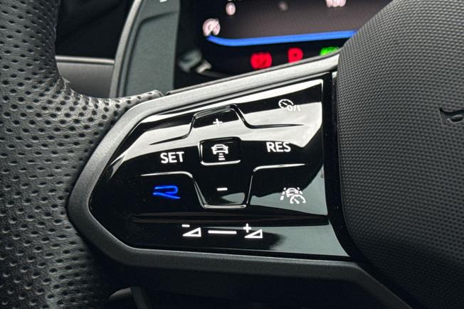 VOLKSWAGEN Golf Photo 16