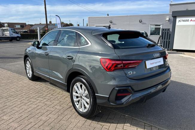 AUDI Q3 Photo 23
