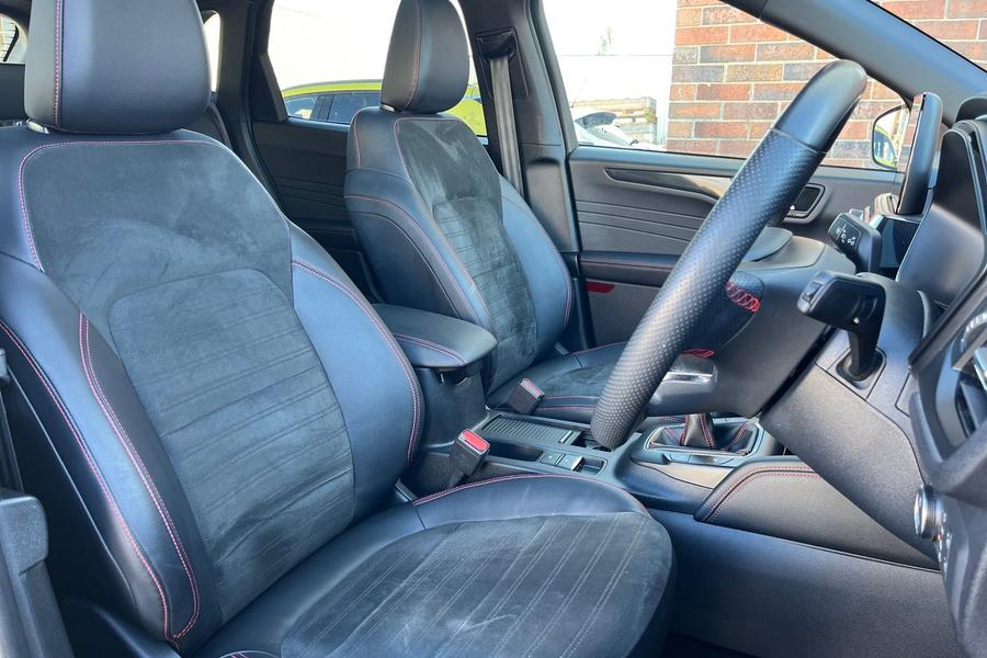 Ford Kuga Photo autoimg-f4c347587a7878eaf1bede0fb2101c6d473881fa.jpg