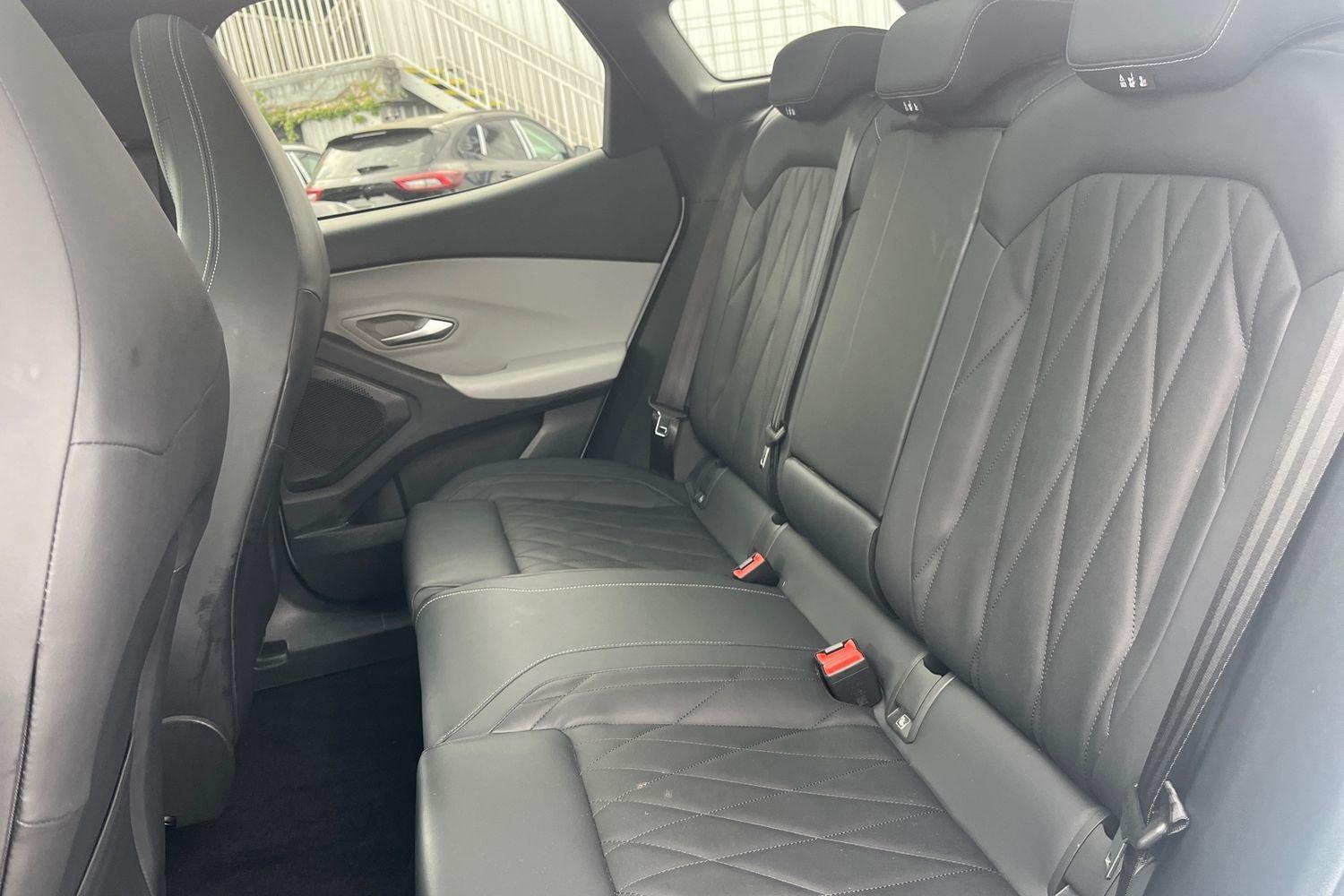 Ford Explorer Photo 19