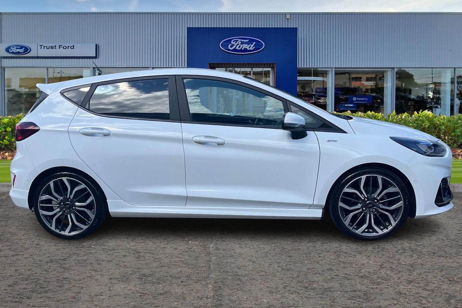 Ford Fiesta Photo 2