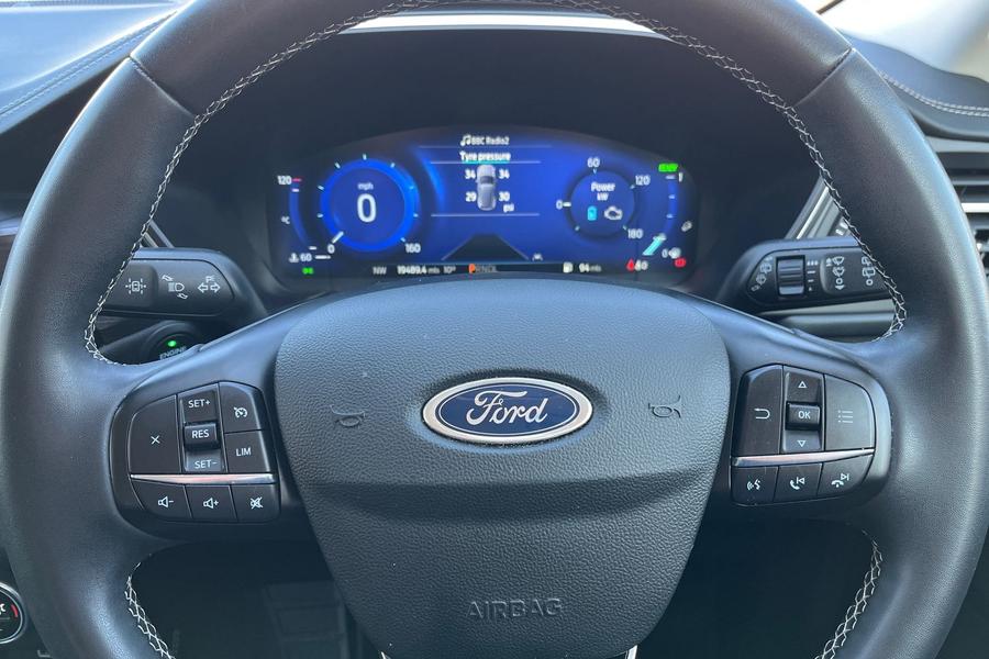 Ford Kuga Photo autoimg-f4e3bba2dc8f189258cd5af01d85f41fc3bcb59c.jpg