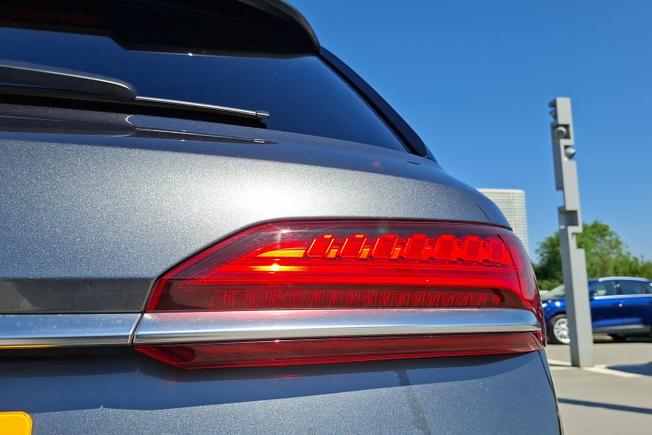 AUDI Q7 Photo 18