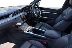 AUDI e-tron Photo 2