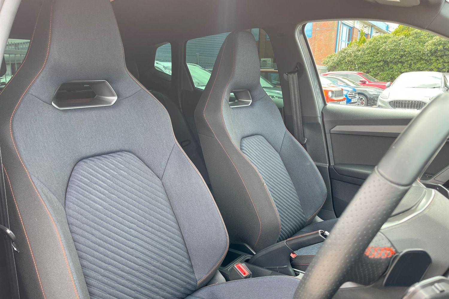 SEAT ARONA Photo 16
