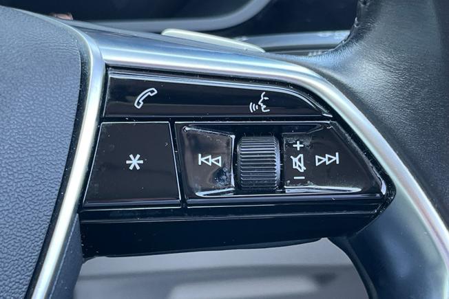 AUDI e-tron Photo 17