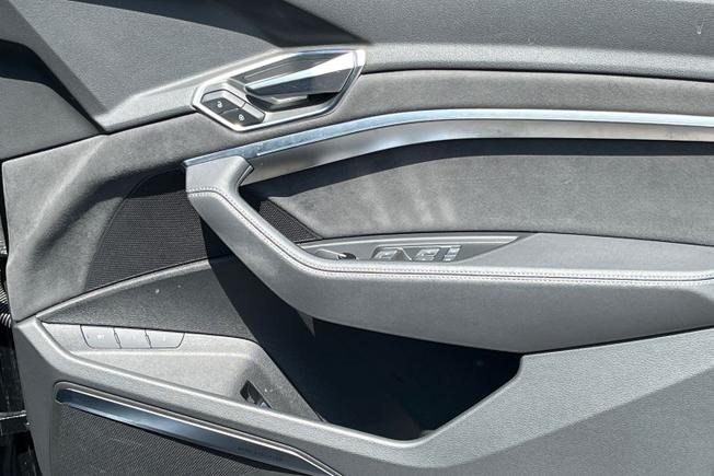 AUDI E-Tron Photo 40