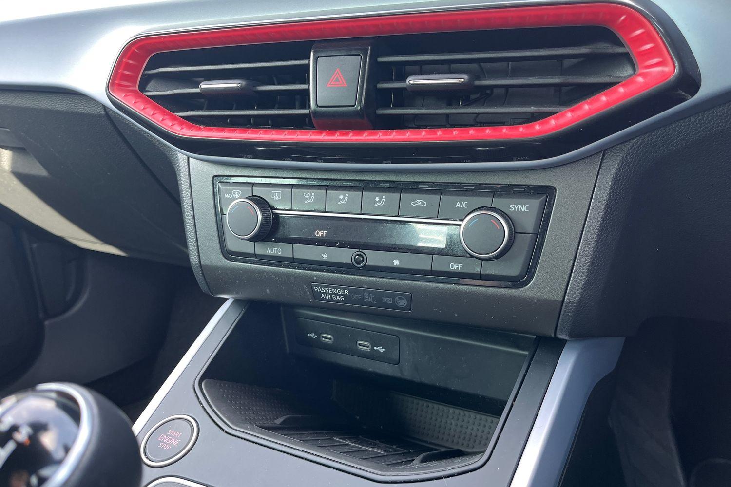 SEAT ARONA Photo 30