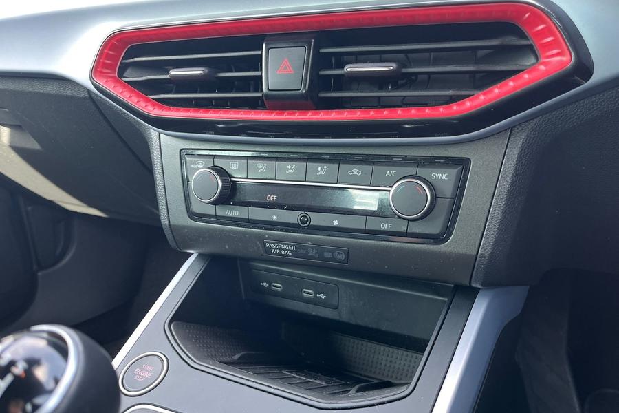SEAT ARONA Photo autoimg-f521e724f0c7947e10ed0773d7f673bfbd5ea250.jpg