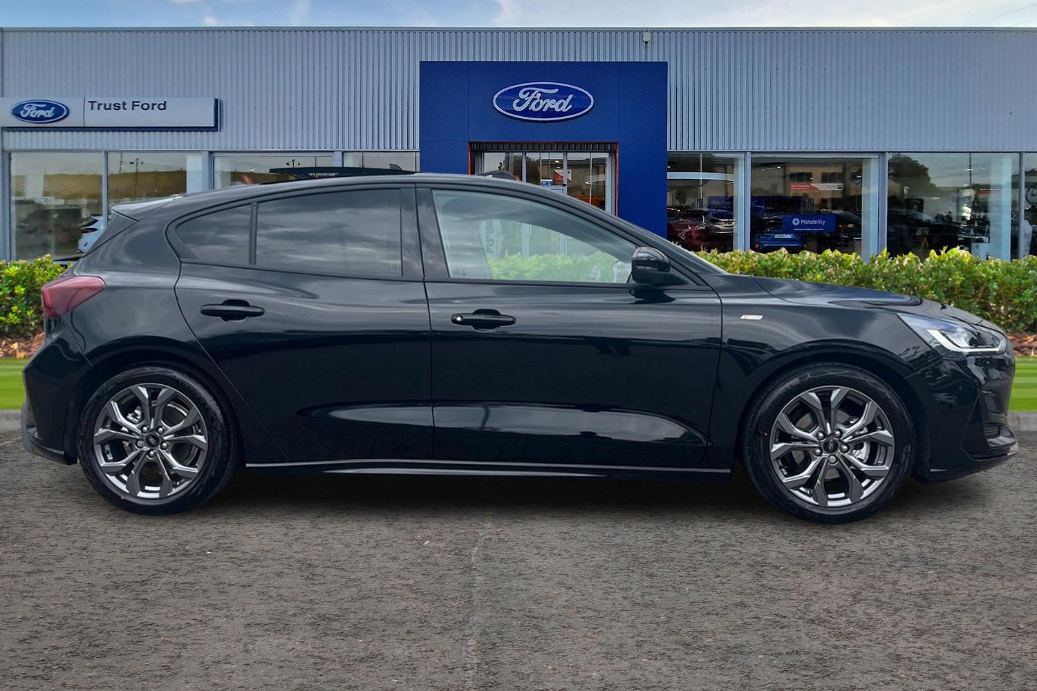 Ford Focus Photo 2