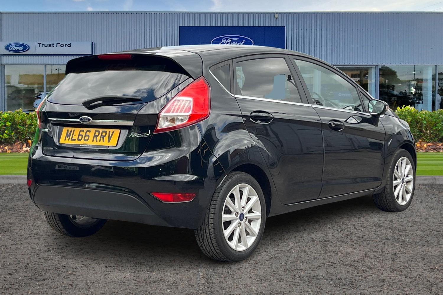 Ford FIESTA Photo 3