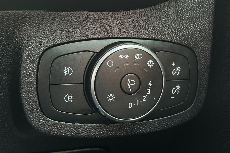 Ford FIESTA Photo autoimg-f525e4bfbcbca8bf29231eeaaf57046482f236c9.jpg