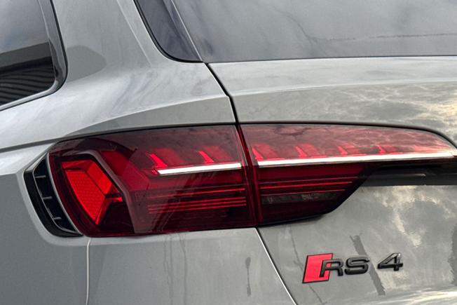 AUDI Rs4 Avant Photo 18