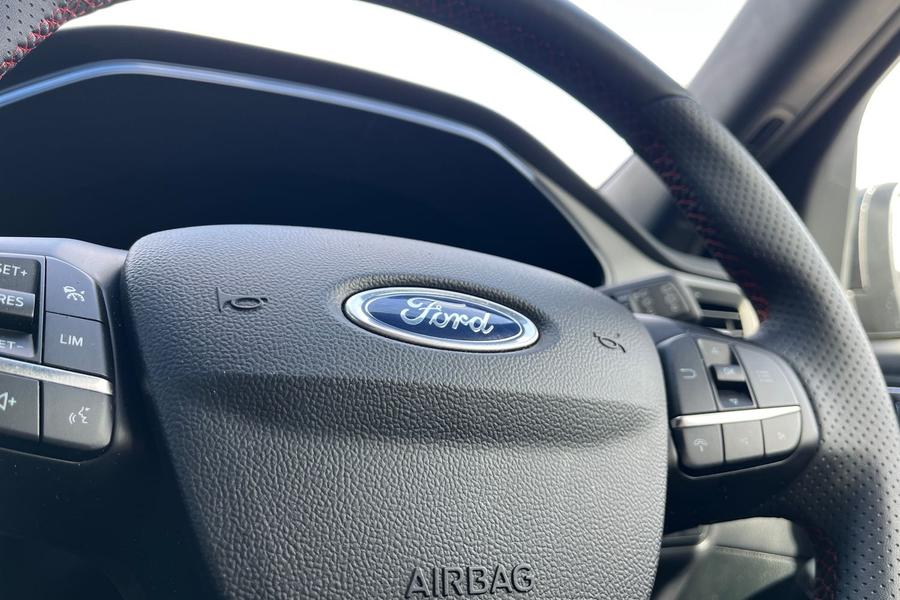 Ford KUGA Photo autoimg-f52d35207ca875e6af940f598f38bbb52b5676e0.jpg