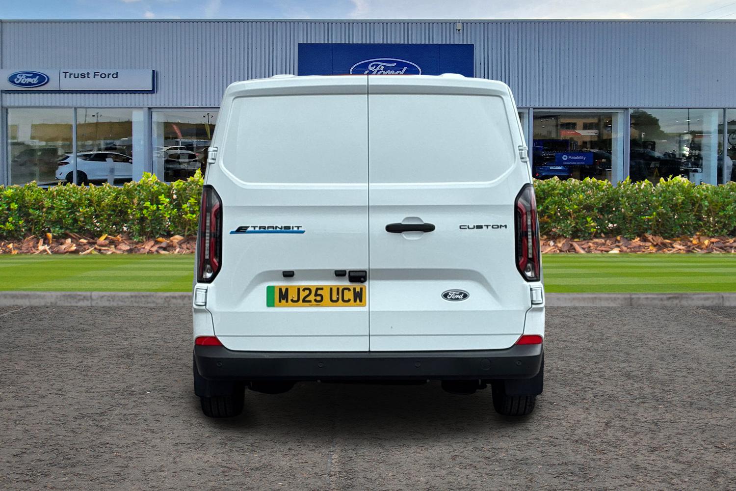 Ford E-TRANSIT CUSTOM Photo 12