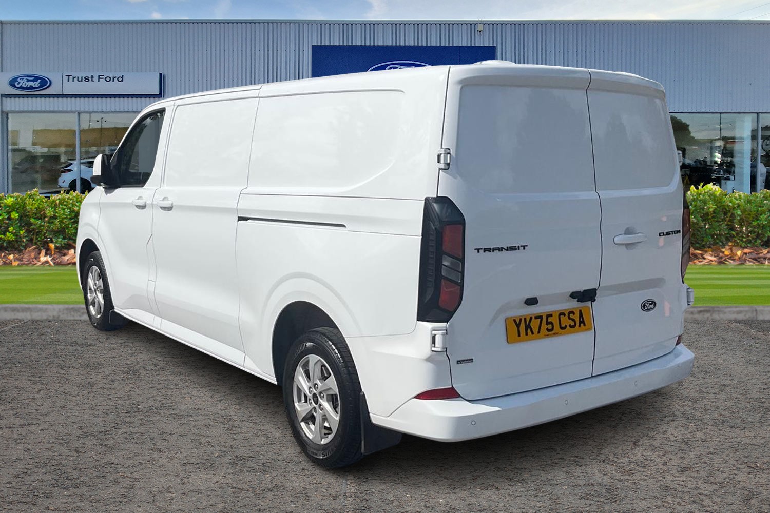 Ford E-Transit Custom Photo 1