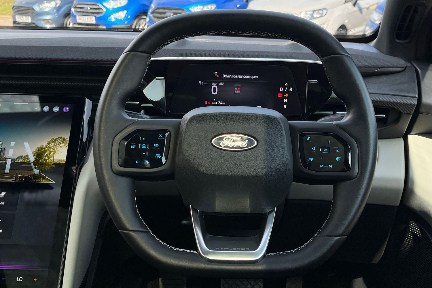 Ford EXPLORER Photo 11