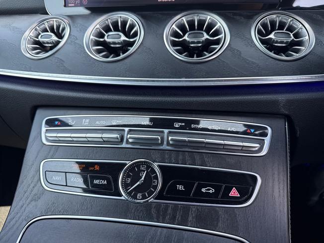 MERCEDES-BENZ E Class Photo 35