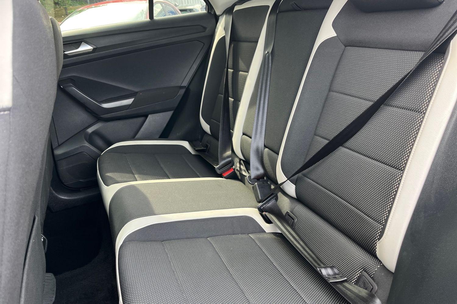 Volkswagen T-Roc Photo 19