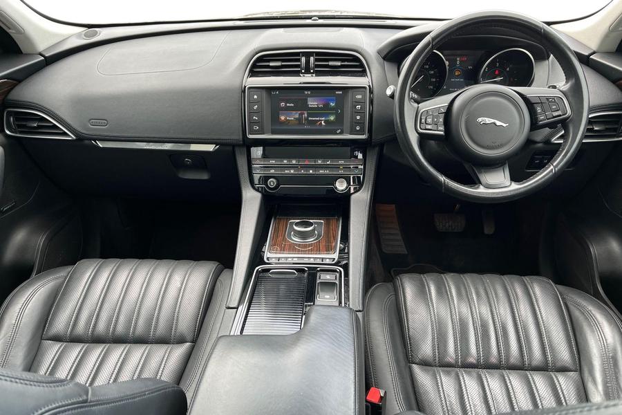 Jaguar F-PACE Photo autoimg-f54c553eacae52c27e055cddd1f282ea03ce21fa.jpg