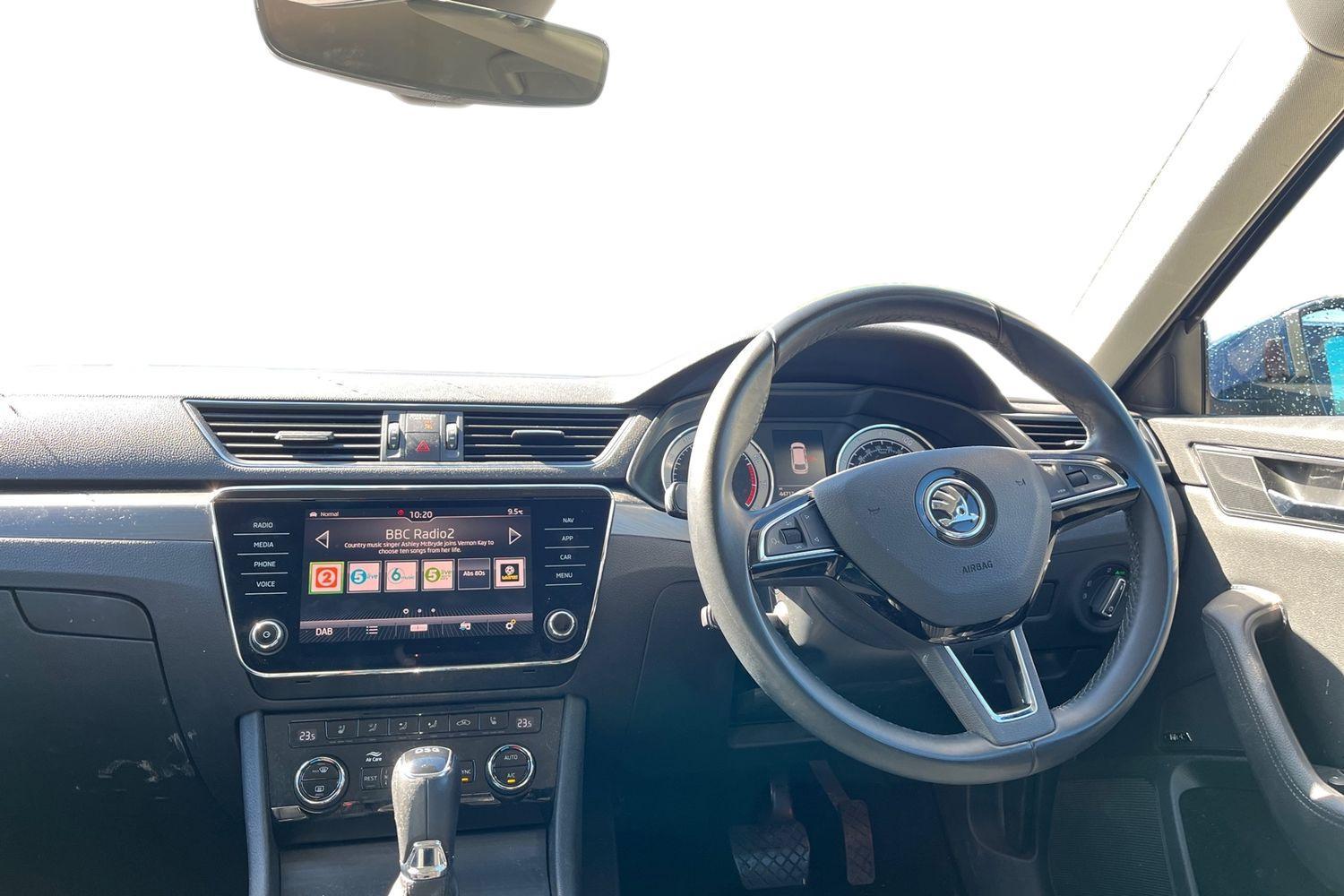 Skoda SUPERB Photo 9