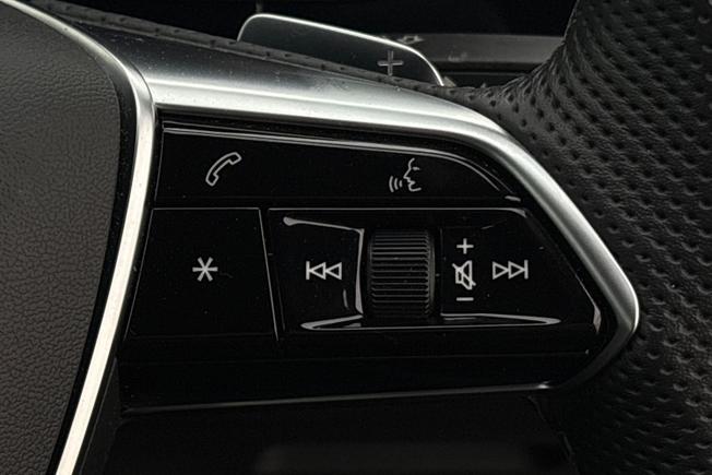 AUDI Q8 e-tron Photo 18
