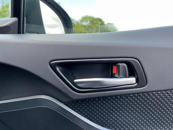 Toyota C-HR Photo autoimg-f55534571c95411566ef54832a2709cde9180f68.jpg