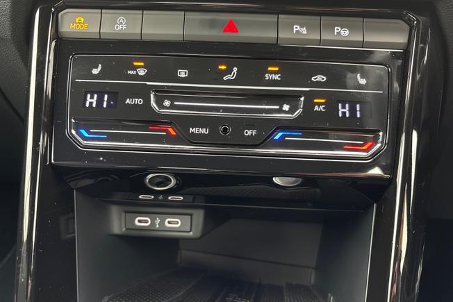 VOLKSWAGEN T-Roc Photo 26