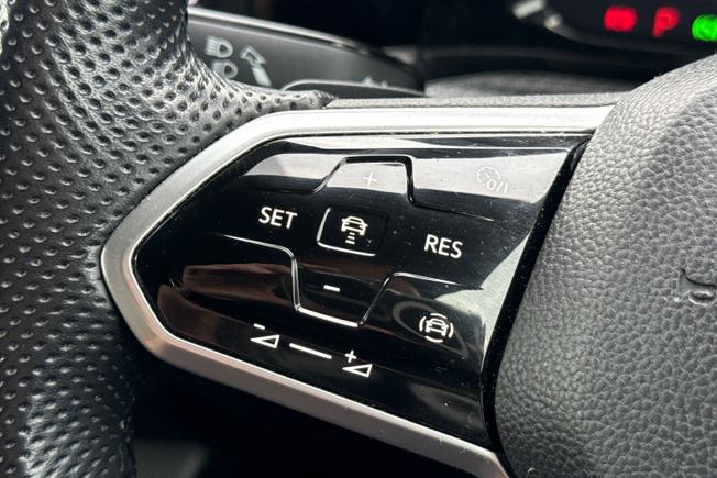 VOLKSWAGEN Golf Photo 16
