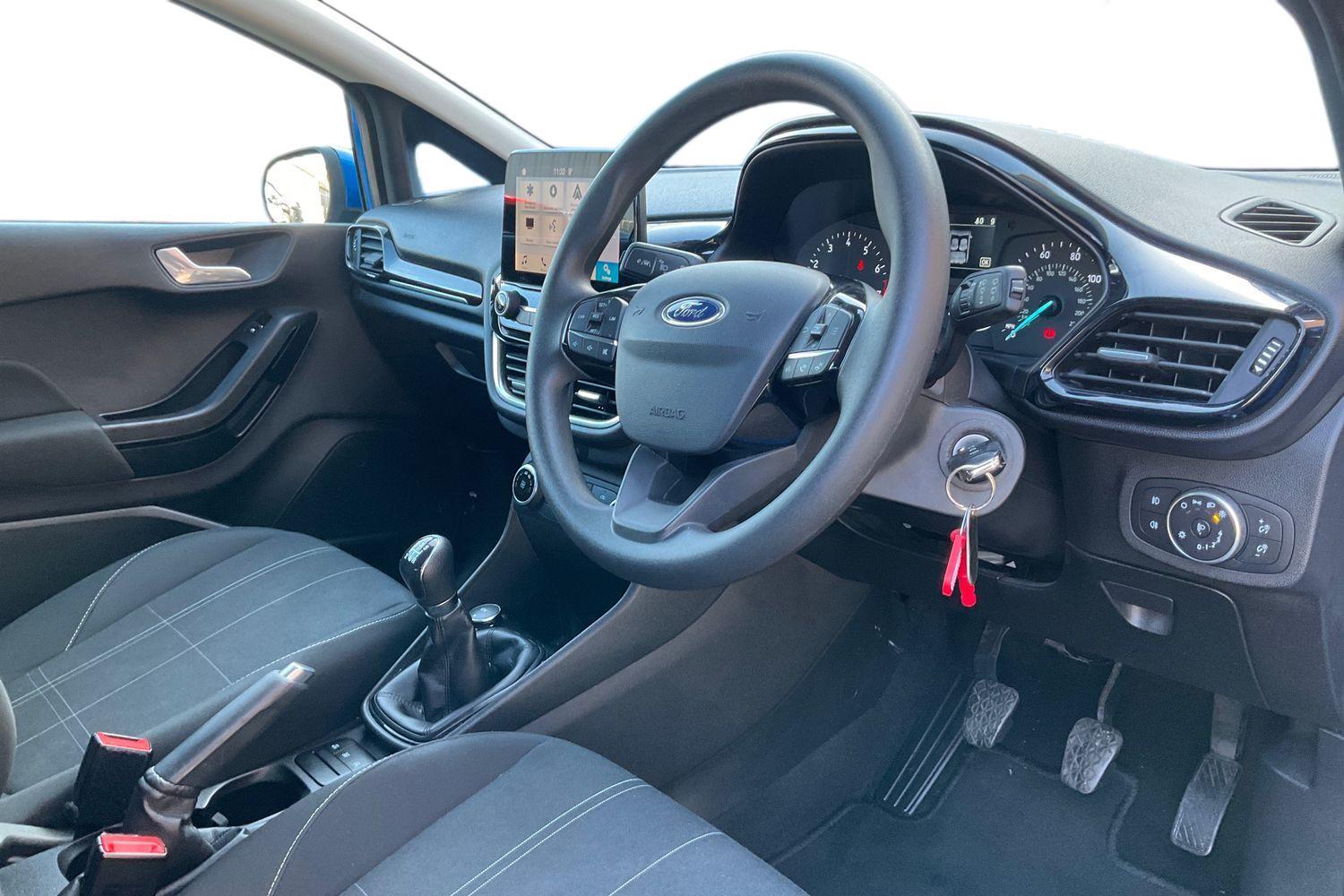Ford FIESTA Photo 8