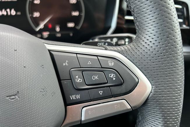 VOLKSWAGEN Touareg Photo 17