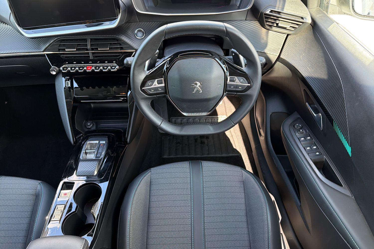 Peugeot 208 Photo 10