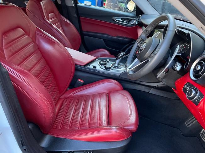 ALFA ROMEO Giulia Photo 28