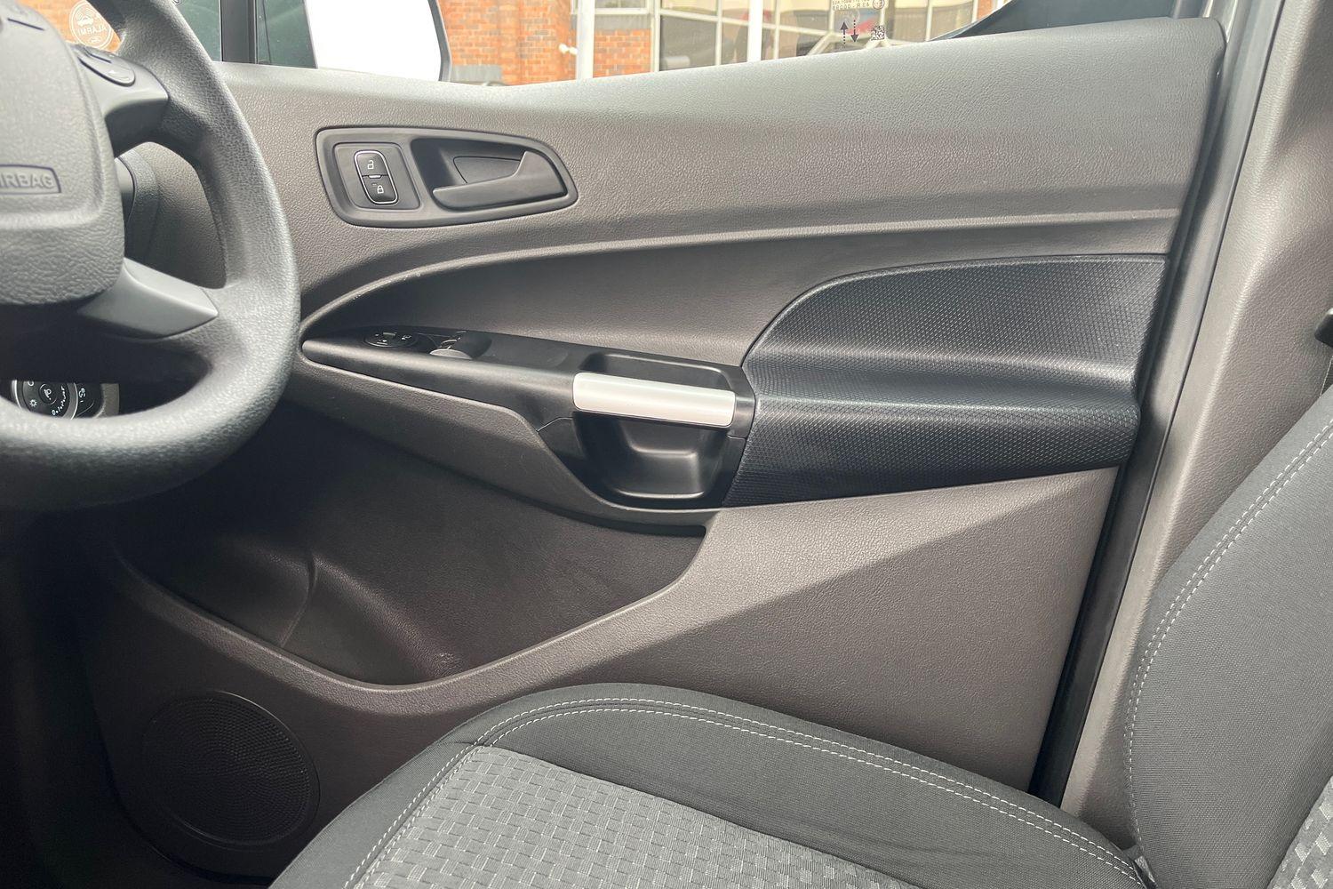 Ford TRANSIT CONNECT Photo 35