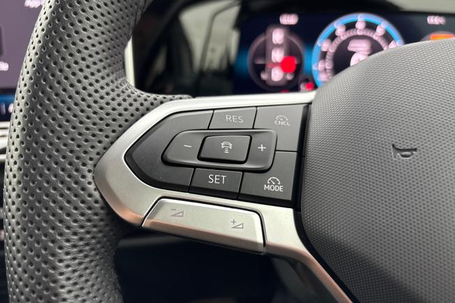 VOLKSWAGEN Golf Photo 16