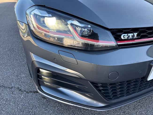 Volkswagen Golf Photo 29