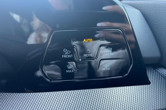 Volkswagen Golf Photo autoimg-f587dc59168554034a3778b8280b1a65d120fe21.jpg