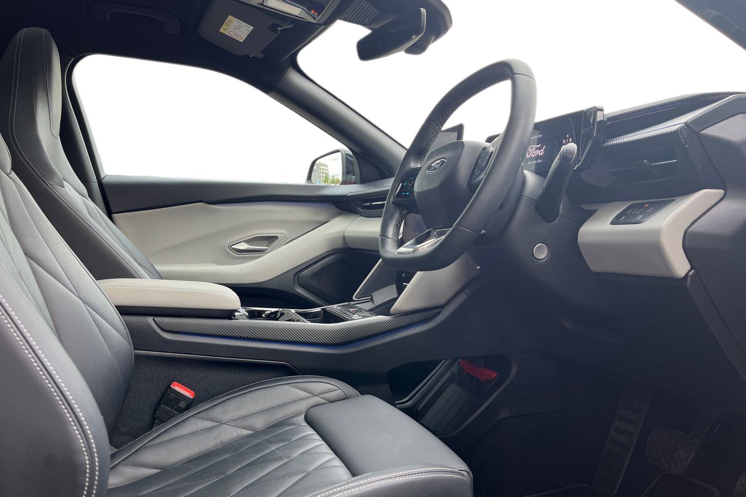 Ford EXPLORER Photo 8