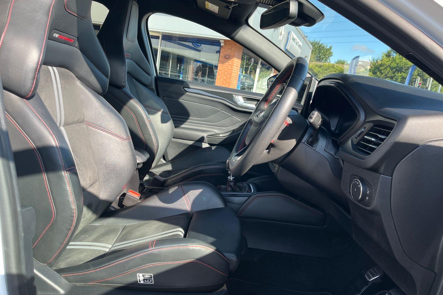 Ford FOCUS Photo 16