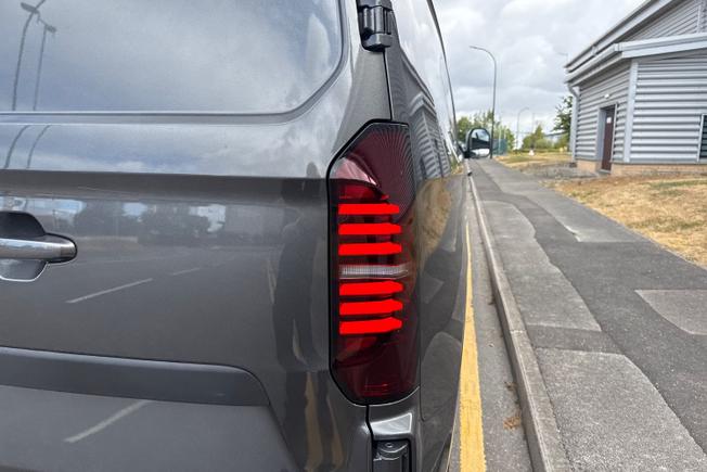 VOLKSWAGEN TRANSPORTER Photo 18