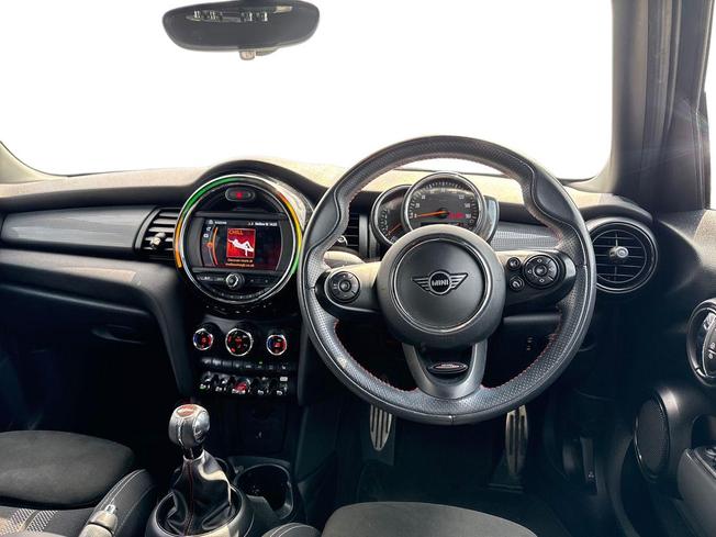 MINI Hatch Photo 10