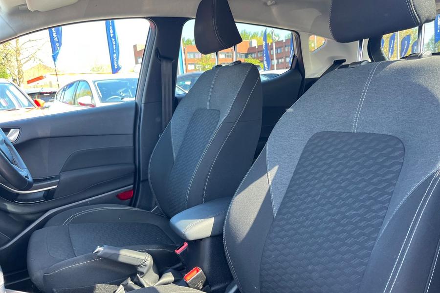 Ford FIESTA Photo autoimg-f5a2b857fe3dbd4bc7617ae2c240ef6d55d9b180.jpg