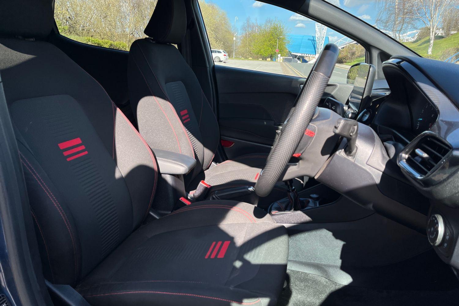 Ford FIESTA Photo 16
