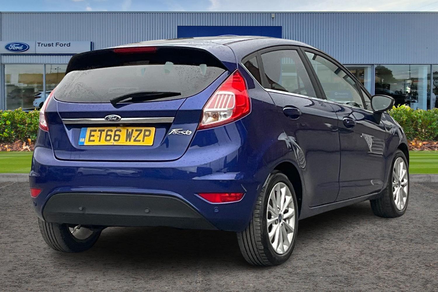 Ford FIESTA Photo 3