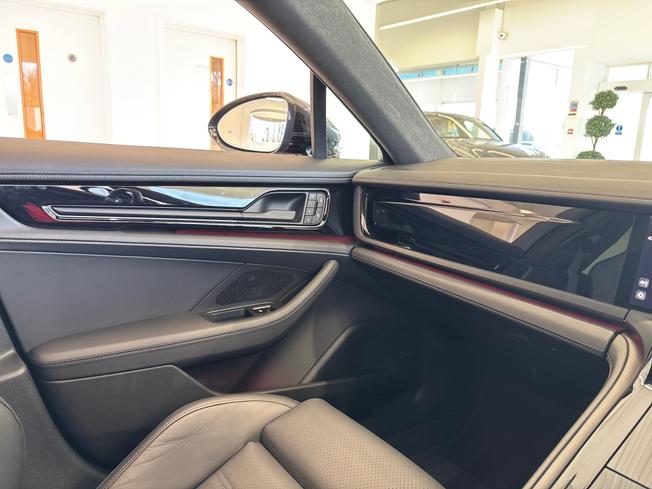 PORSCHE Panamera Photo 45