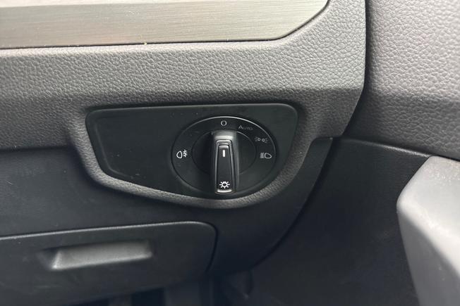 VOLKSWAGEN Touran Photo 23