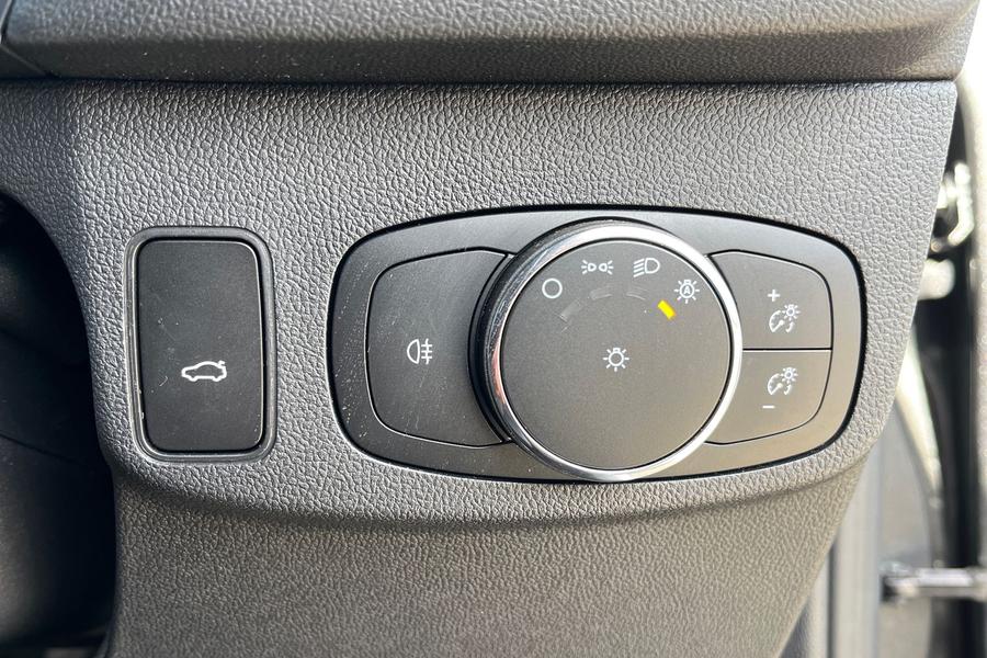 Ford Focus Photo autoimg-f5b6f1efedfa2f3b059f344c5e6e4ae1c29b8cd5.jpg