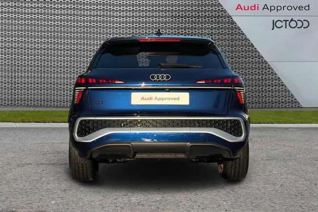 AUDI Q3 Photo 8