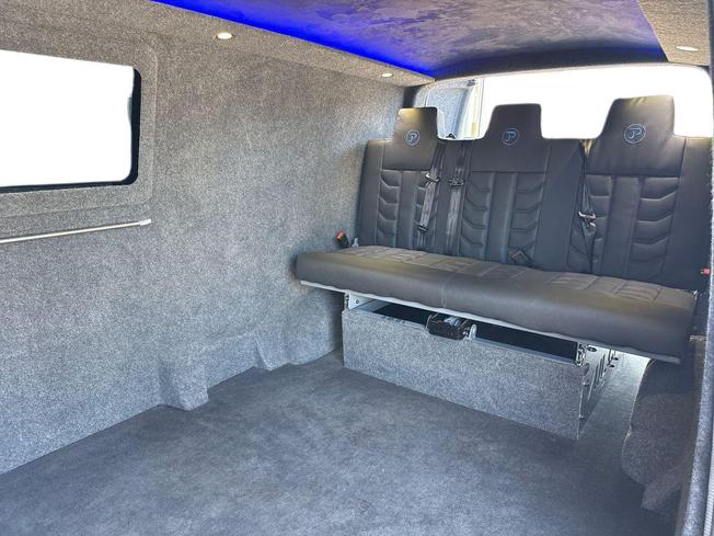VOLKSWAGEN Transporter Photo 9